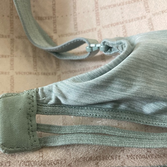 Victoria's Secret Teal Bra with No Underwire - Picture 6 of 6